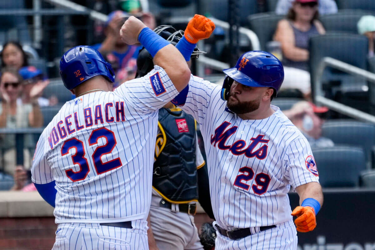 New York Mets Are Insane to Keep Playing Daniel Vogelbach 