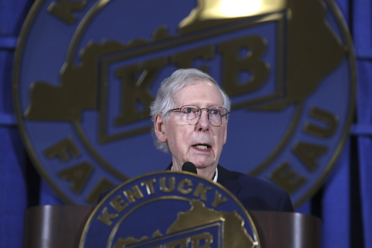 Senate GOP leader Mitch McConnell experiences another freeze-up at ...