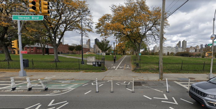 The entrance to Rainey Park at 34th Avenue