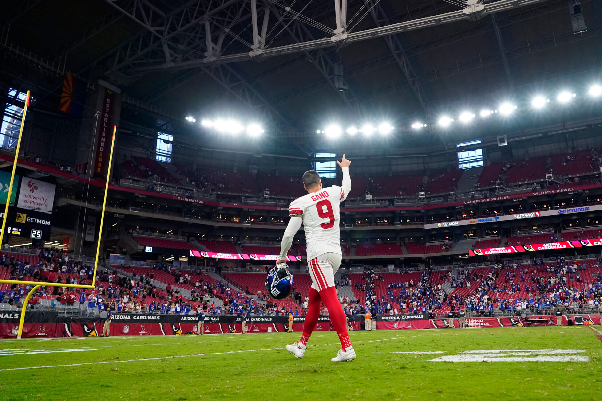 Daniel Jones rallies Giants to 31-28 comeback win over Cardinals