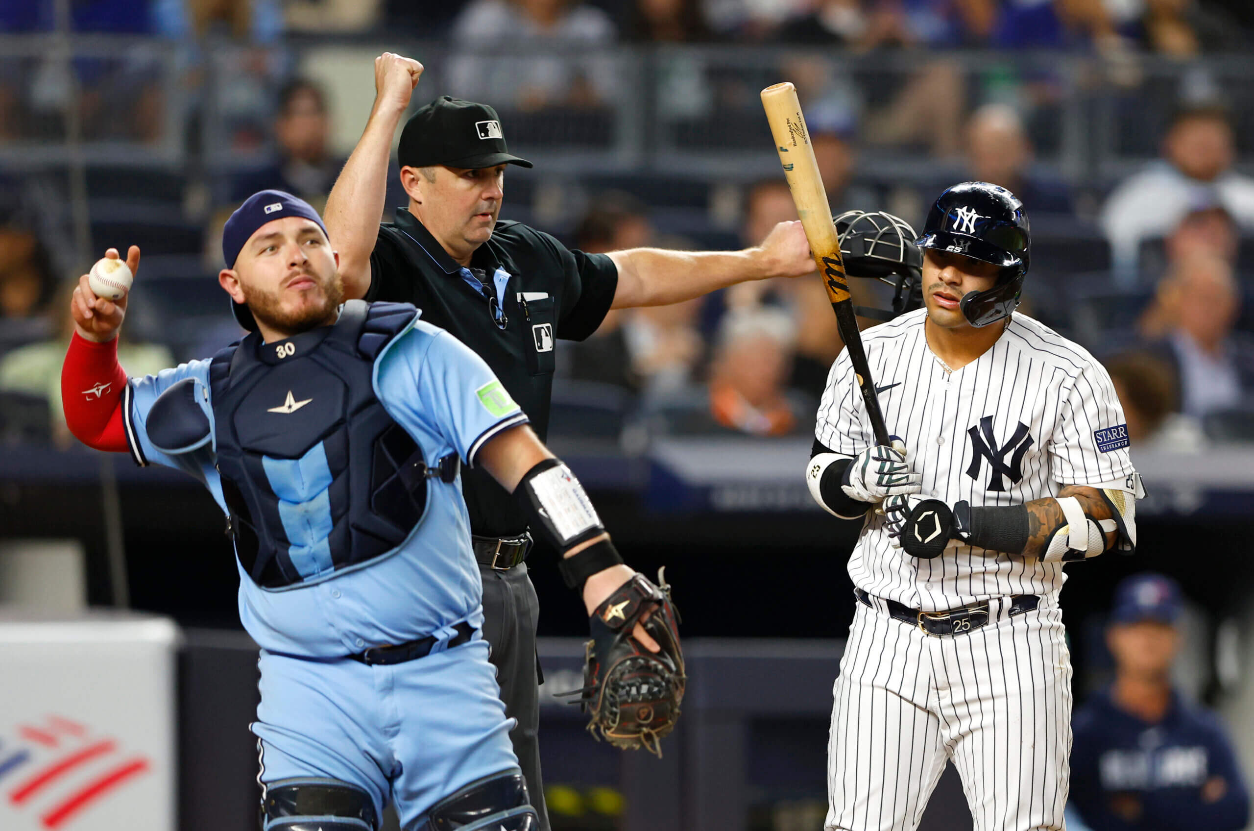 Austin Wells hits 2-run home run in 9th, Yankees beat Blue Jays 2-0