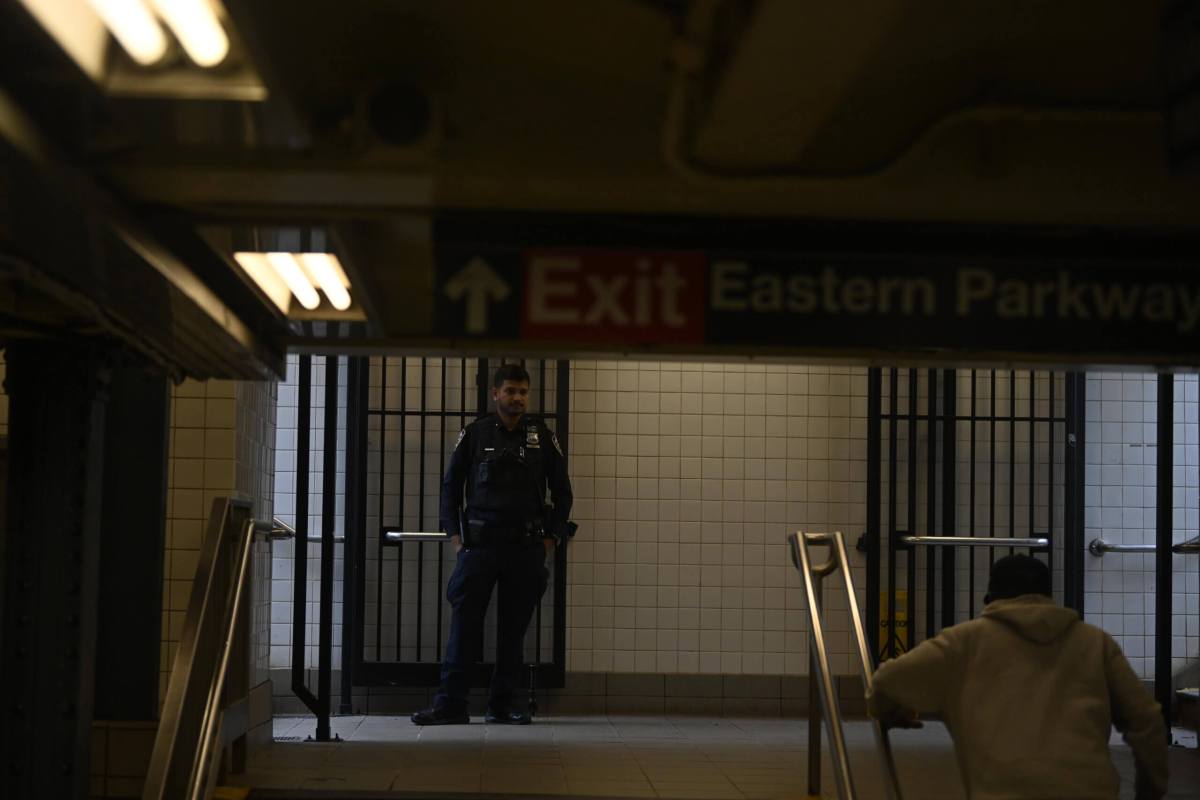 Upper West Side subway slasher search officer