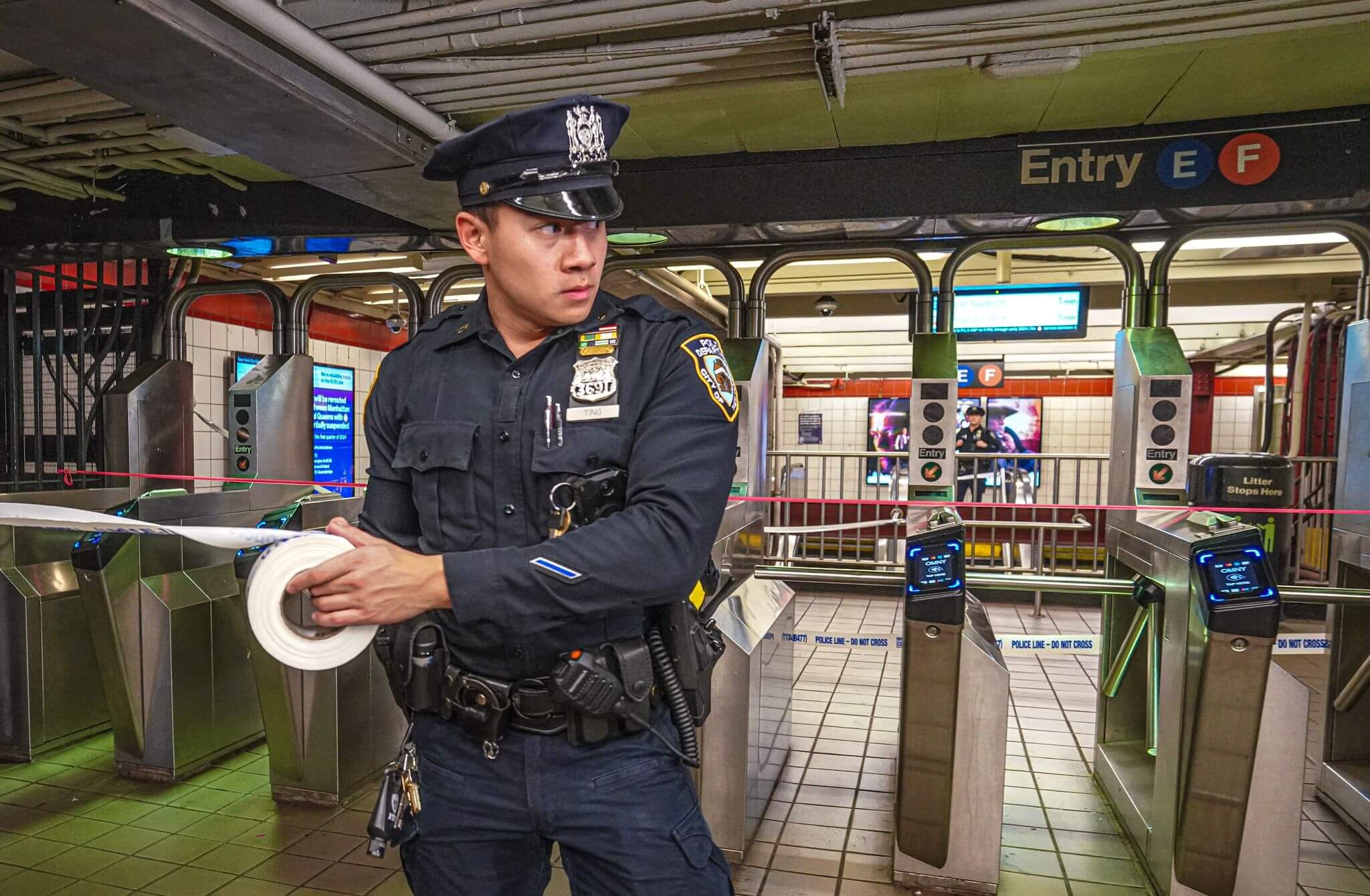 Straphanger Slashed On Midtown Subway Train: NYPD | AmNewYork