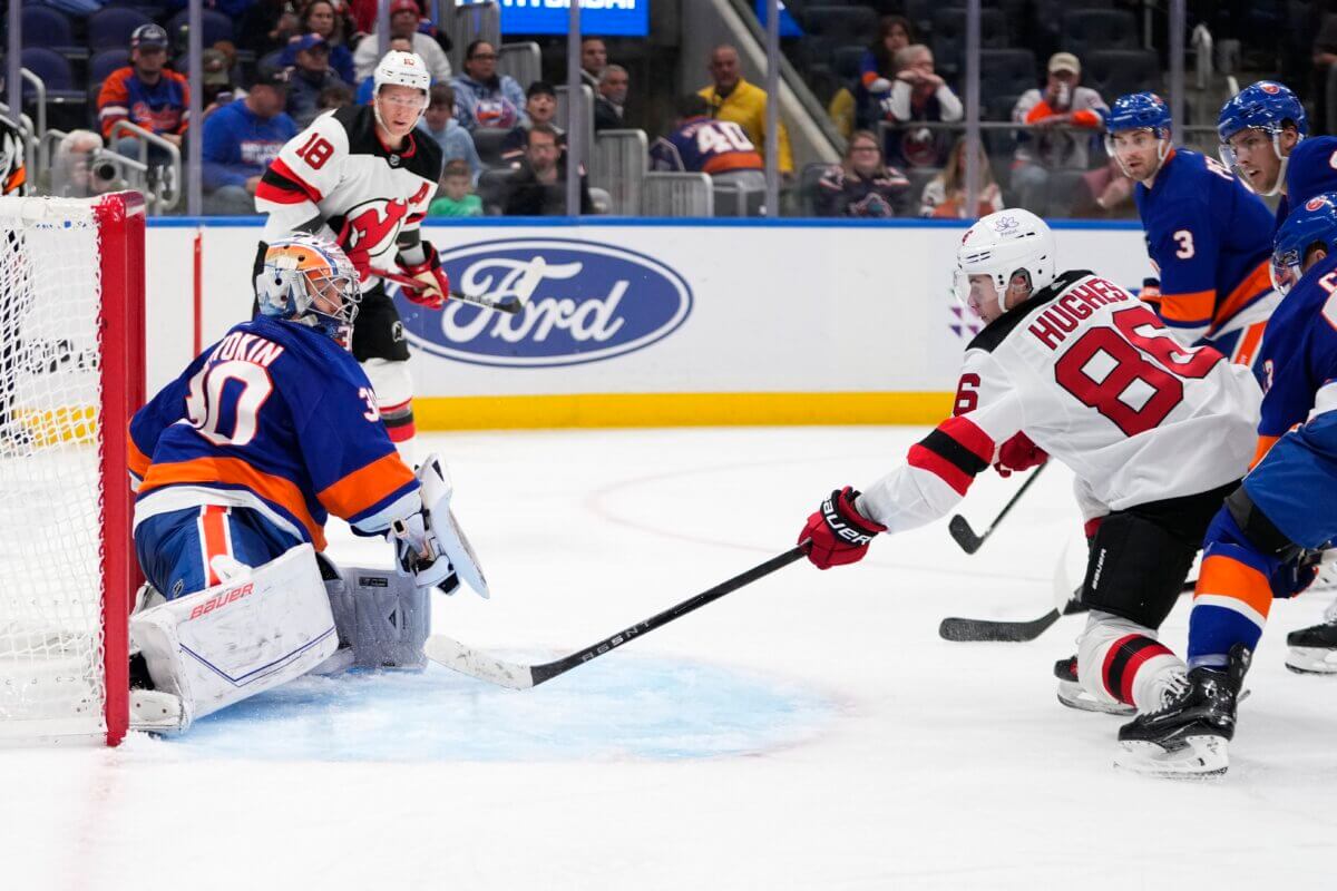 Devils strike early, late to put Rangers in 3-2 hole