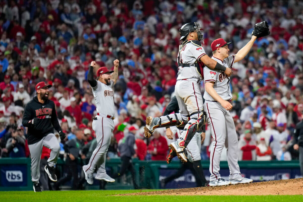 Giants Beat Phillies to Reach World Series - The New York Times