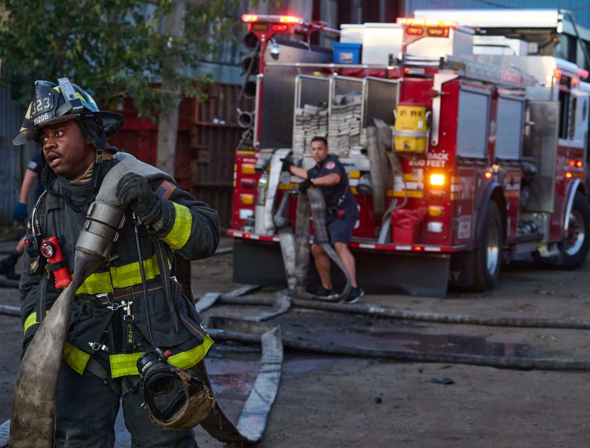 FDNY takes down fire in Brooklyn junkyard