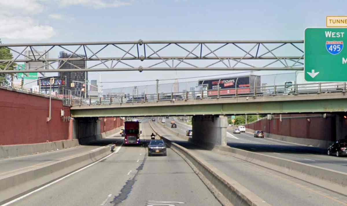 Scene of Long Island Expressway pileup