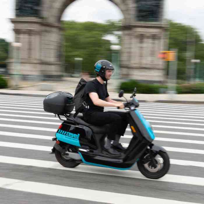 Former amNY reporter Kevin Duggan rides a Revel scooter in Brooklyn in 2019.