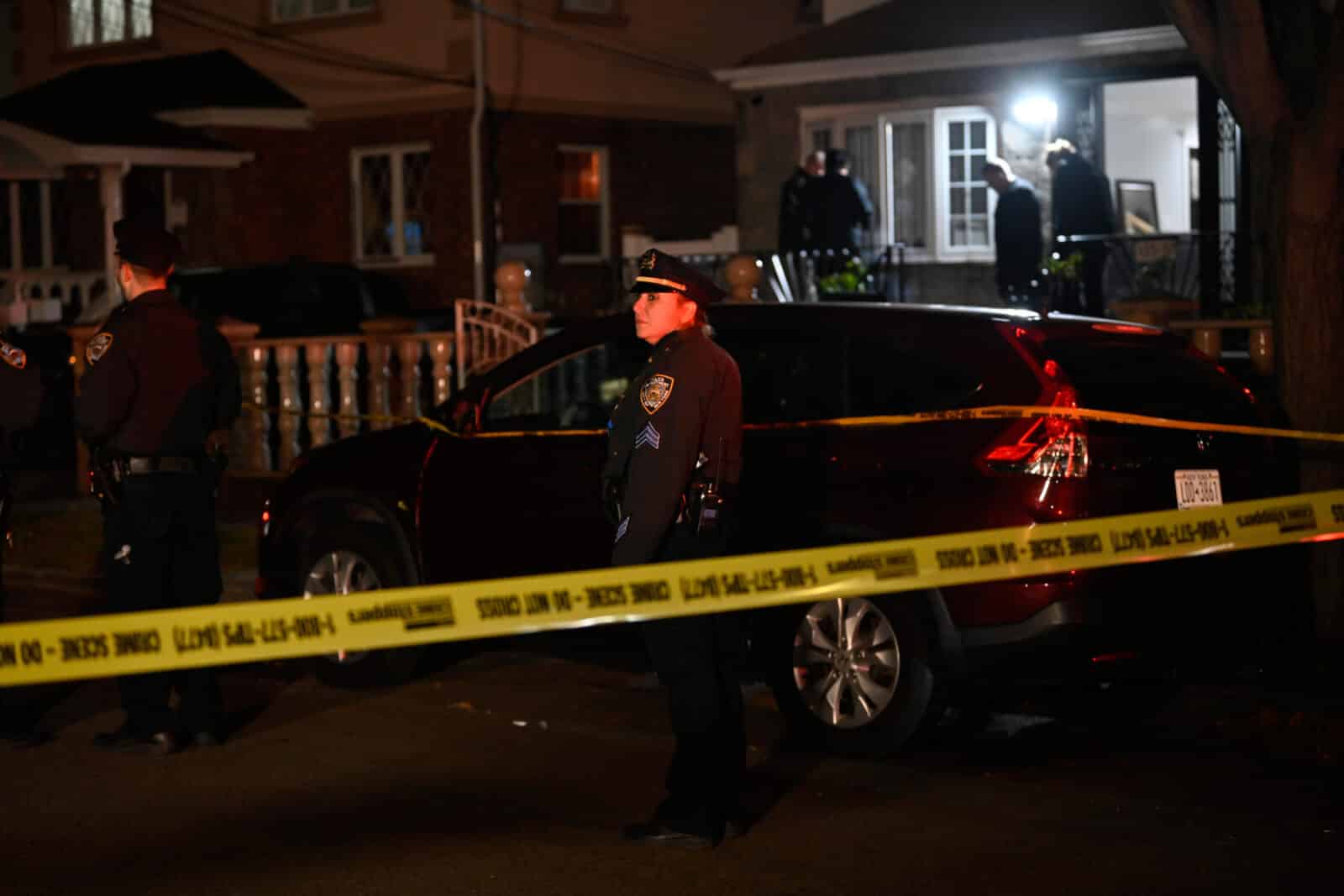 Queens Police Investigate Mysterious Death Of Man Found On Front Lawn ...