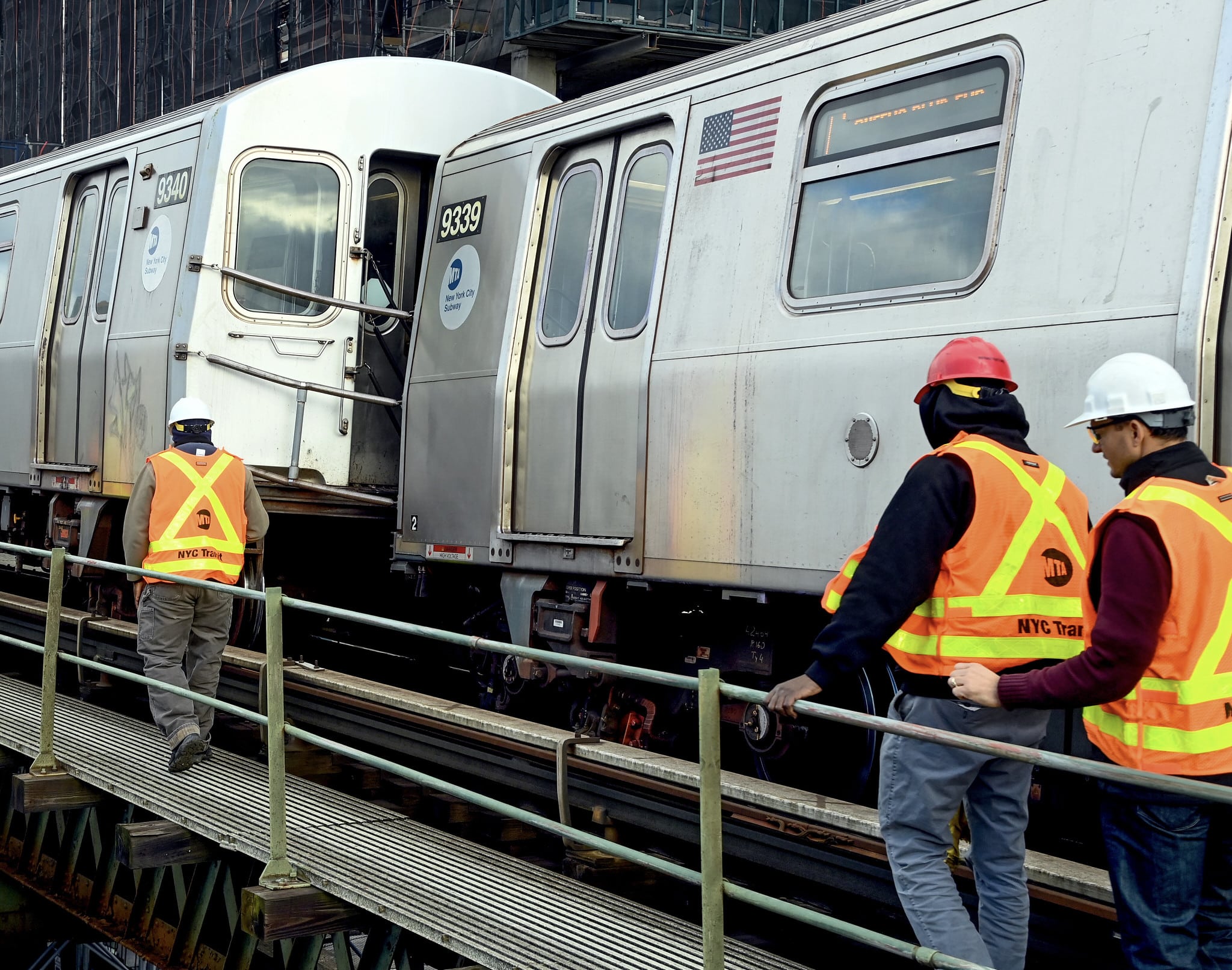 F train running again after Brooklyn derailment; MTA investigating, but  feds staying out | amNewYork