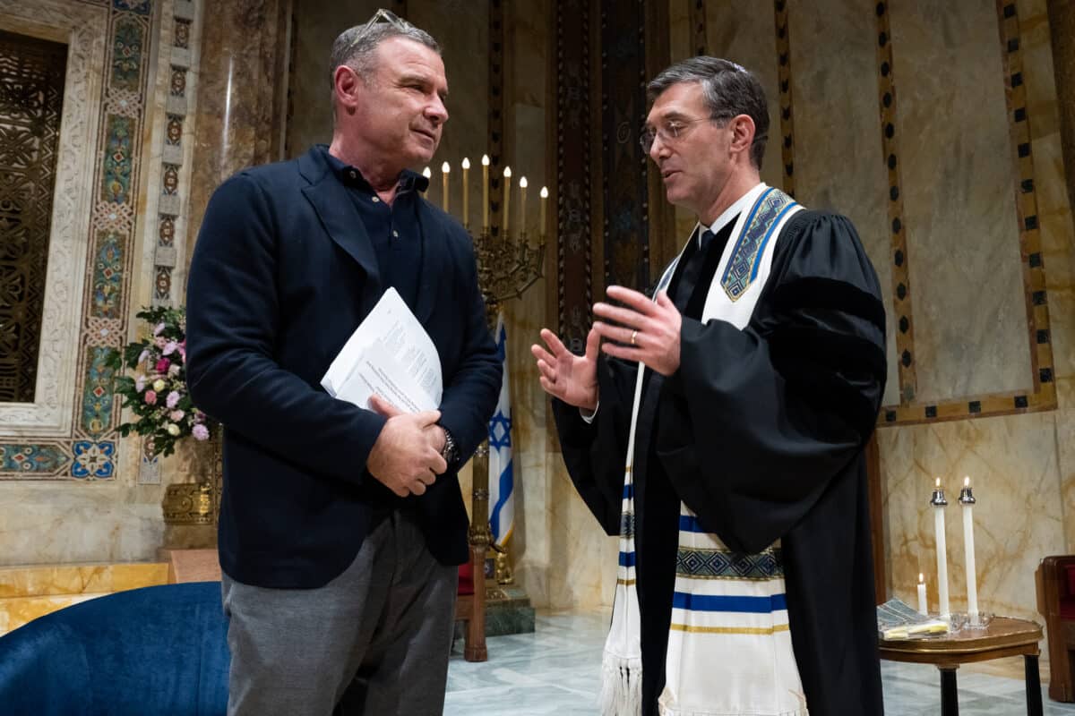 Actor Liev Schreiber speaks at Upper East Side temple in effort to ...