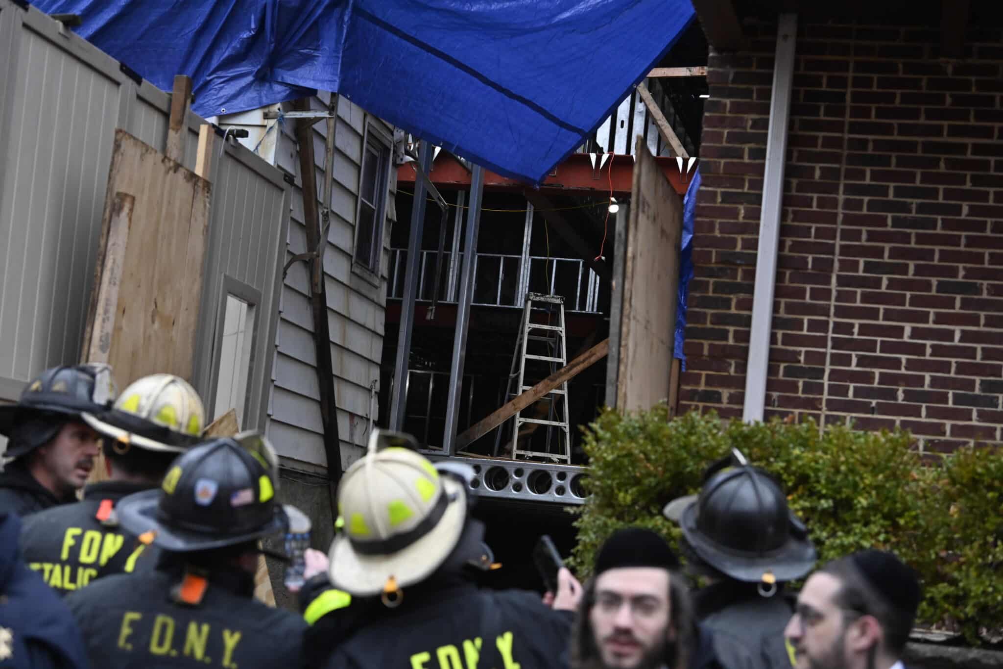 Construction worker dies in partial collapse of Brooklyn building ...