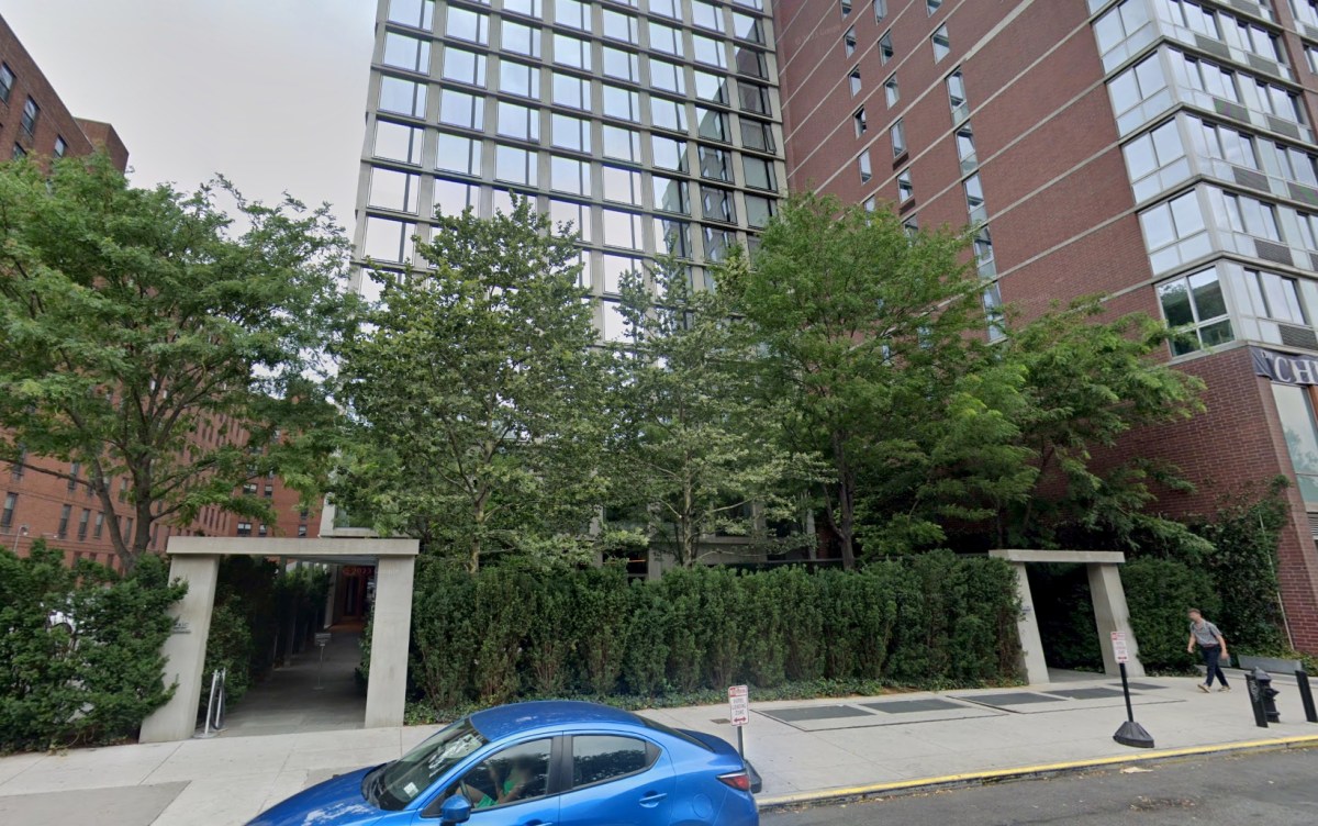 Tree covered entrance to Lower Manhattan hotel