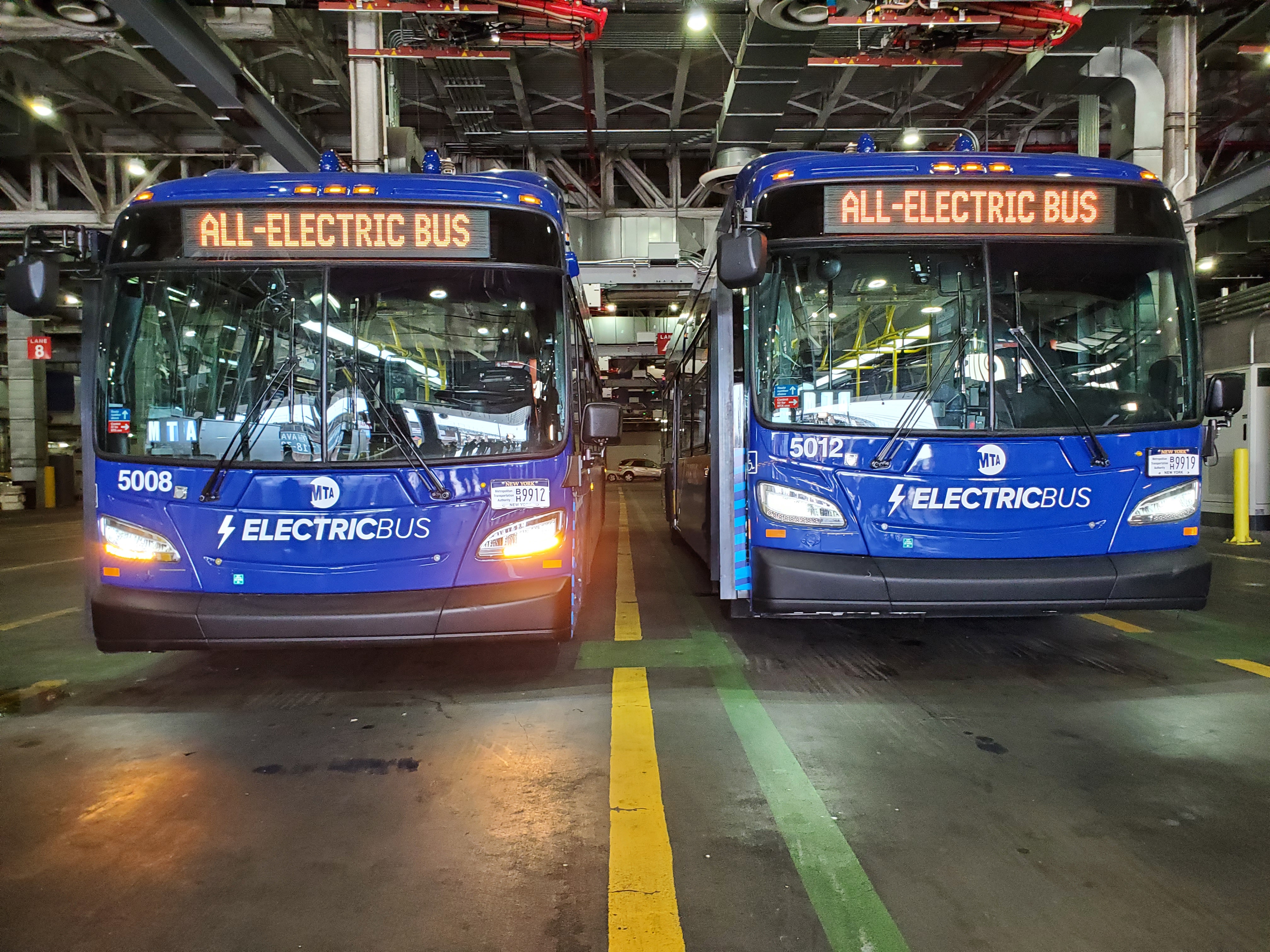 Plugged in: MTA debuts new electric bus charging hub at Queens depot |  amNewYork