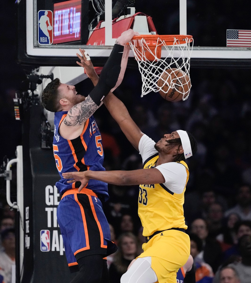 New York Knicks' Isaiah Hartenstein dunks the ball in front of Indiana Pacers' Myles Turner