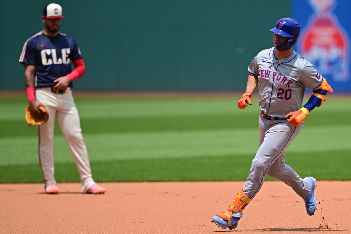 Mets Pete Alonso trots after home run