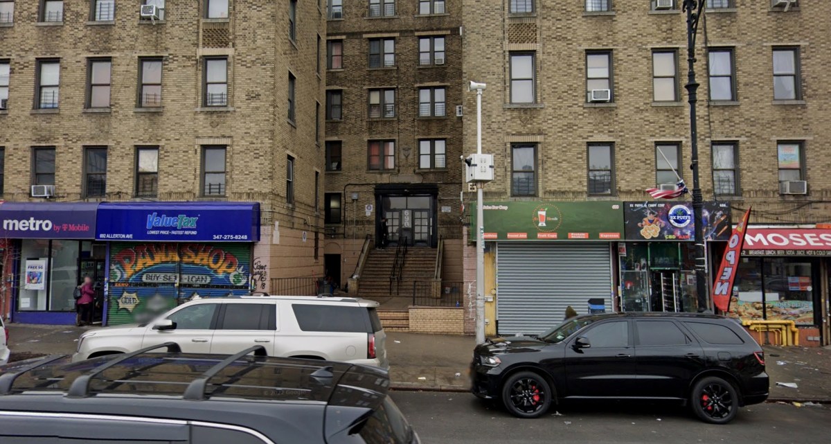 Bronx apartment building where man was shot