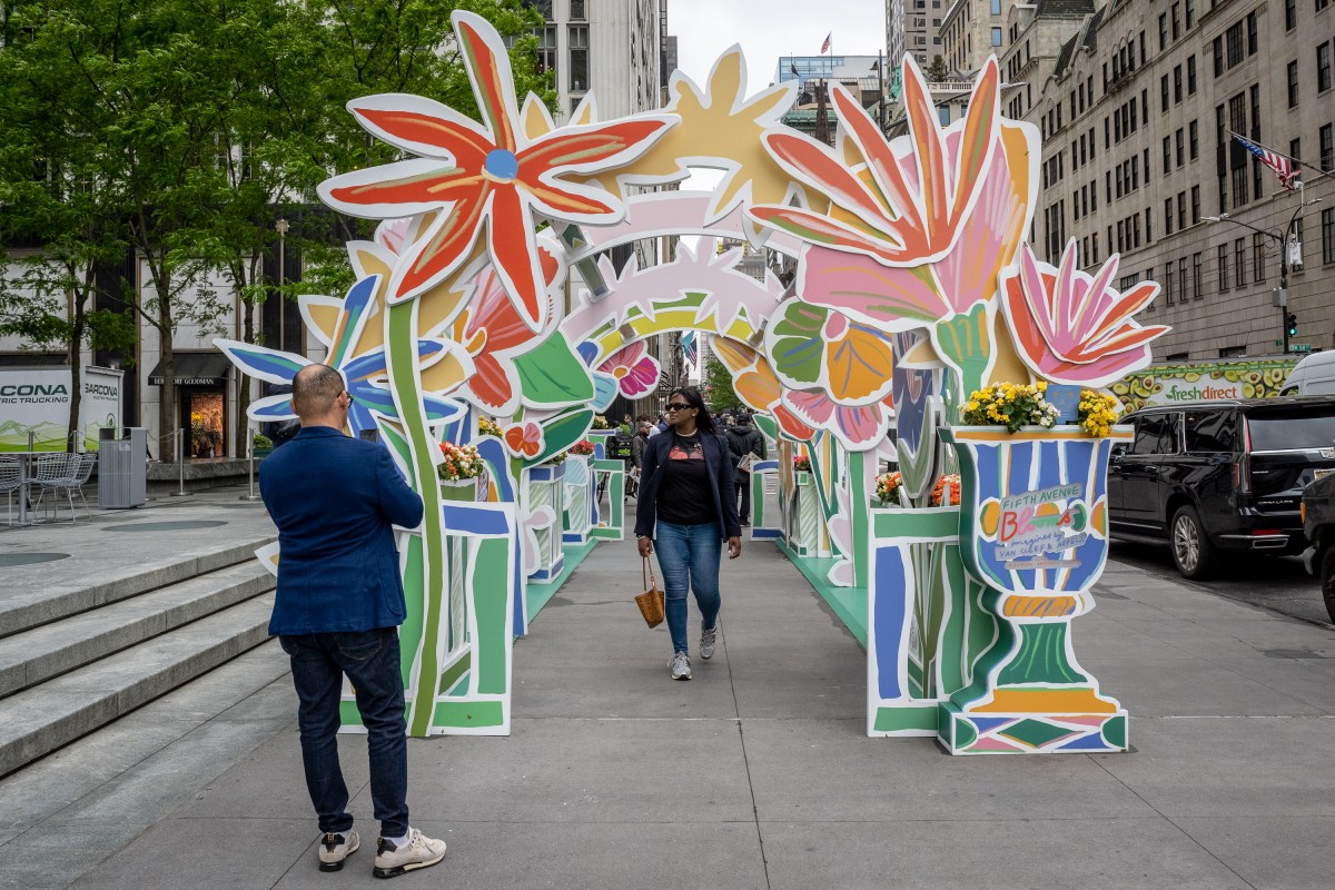 The immersive sketch-like floral installations by artist Alexander Benjamin