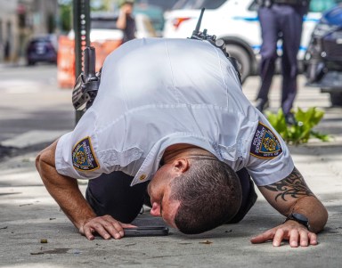 Cop investigates shooting Bronx