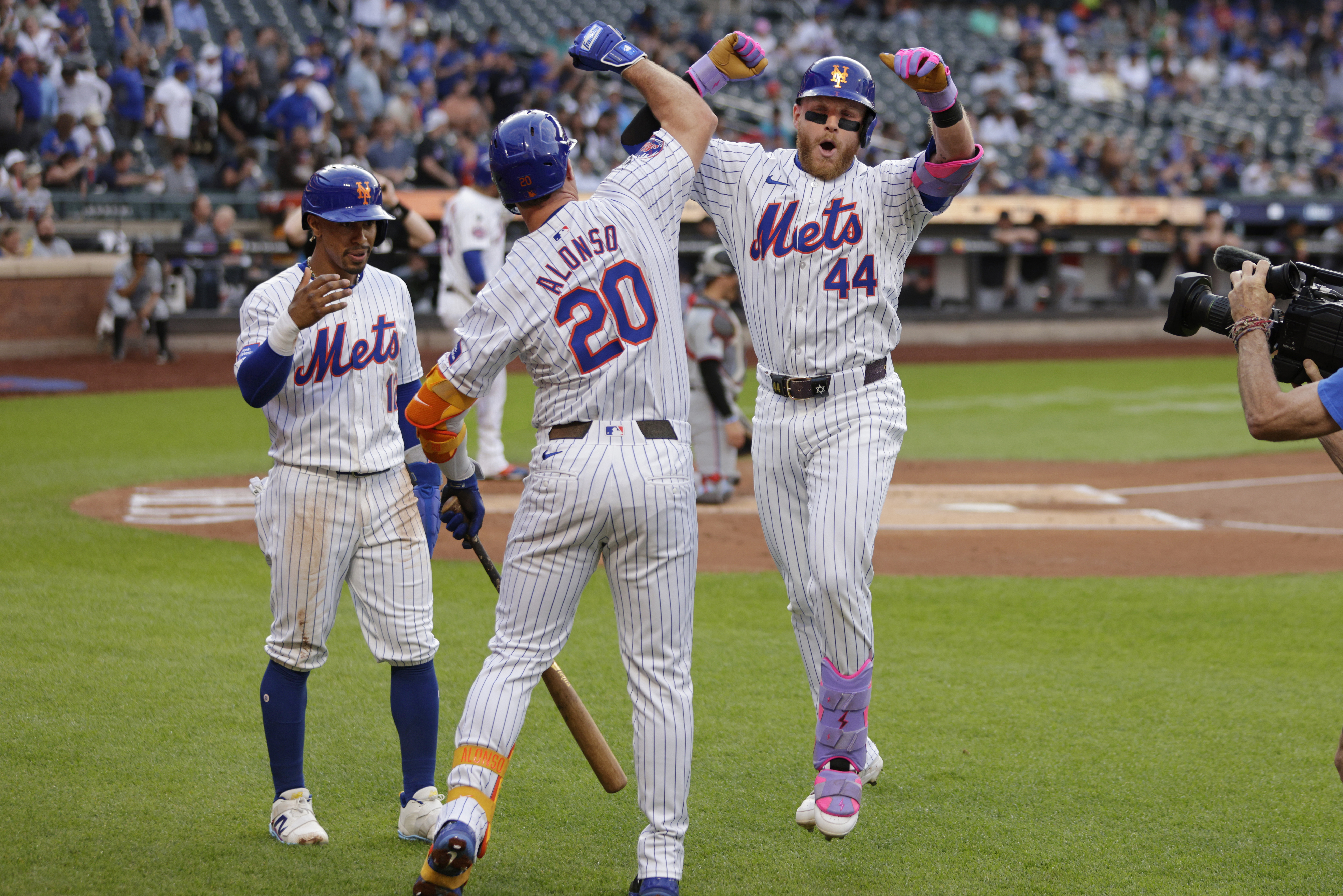 Mets Hit 3 Homers And Tyrone Taylor Gets 4 Hits In 10-4 Win Over Sloppy ...