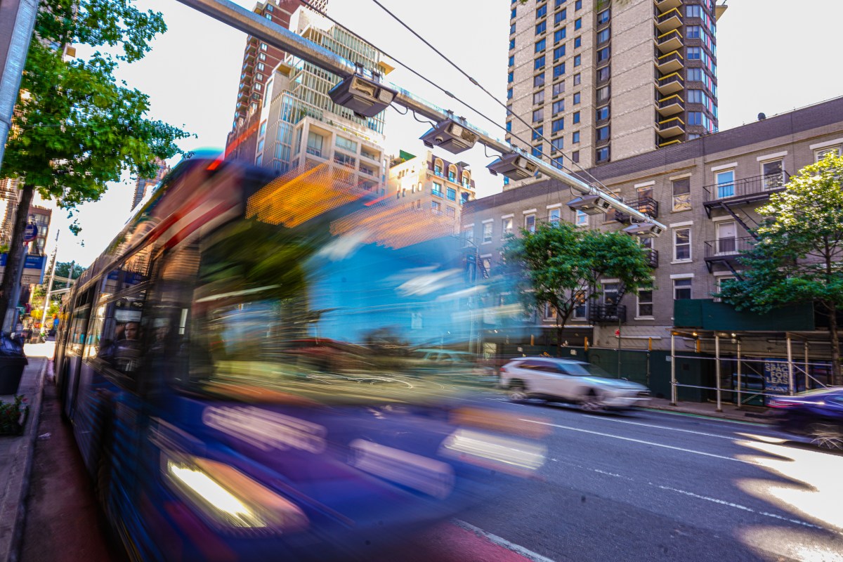 Bus passing congestion pricing gantry after Hochul ordered pause