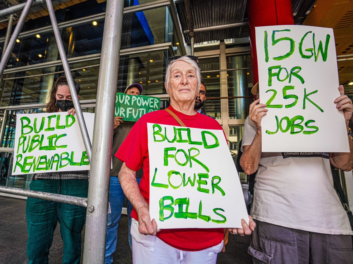 Climate activists protest outside Gov. Hochul's office over clean energy law