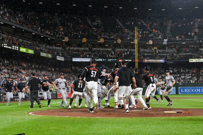 Yankees Orioles benches clear