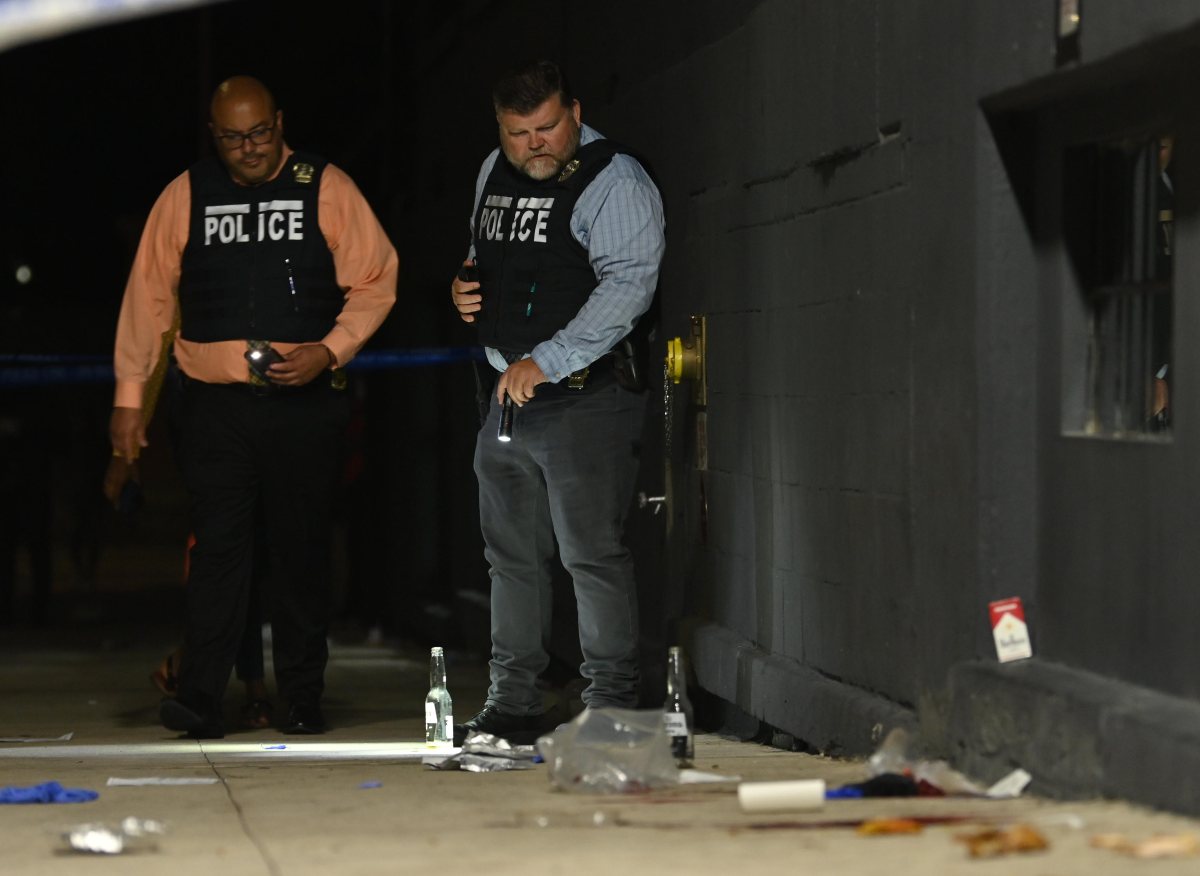 Brooklyn detectives investigate shooting scene