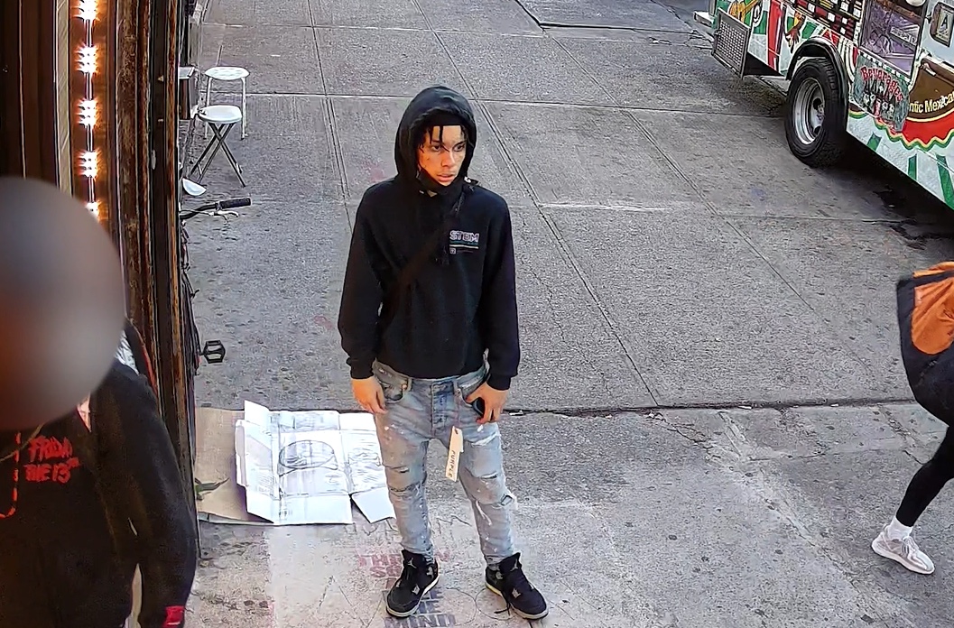 Suspect who stabbed man in Brooklyn
