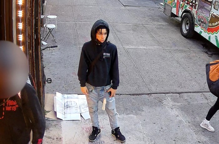 Suspect who stabbed man in Brooklyn