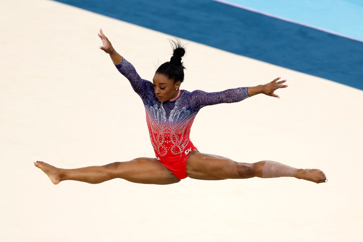 Olympics 2024 Simone Biles fights through injury, earlier fall on beam