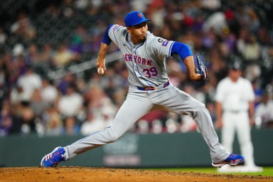 Edwin Diaz of the New York Mets throwing a baseball