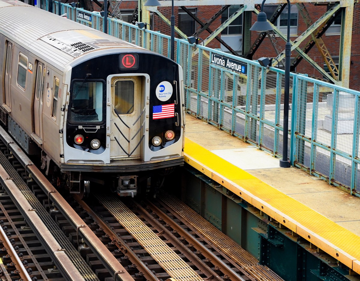 Power outage during L-Bahn rush hour affects commuter traffic on Monday morning