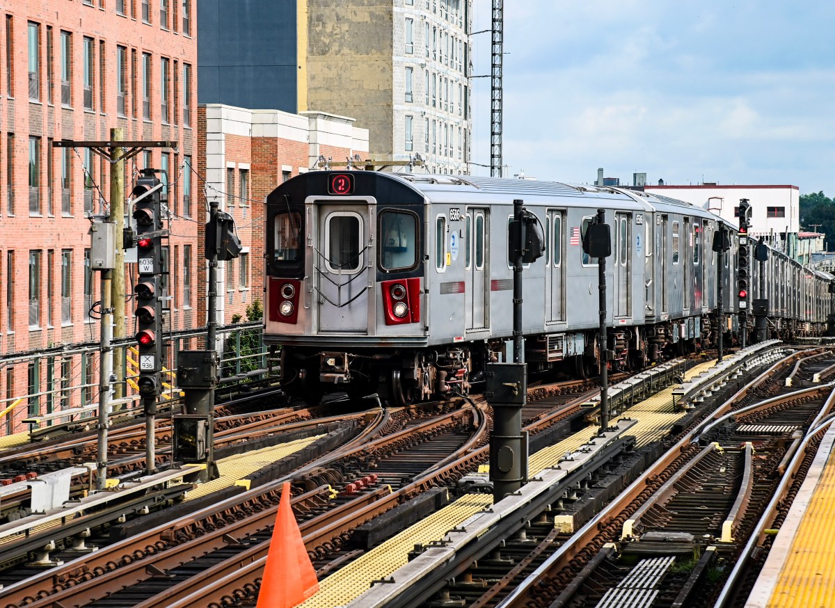 2 train in Bronx where man was stabbed dead