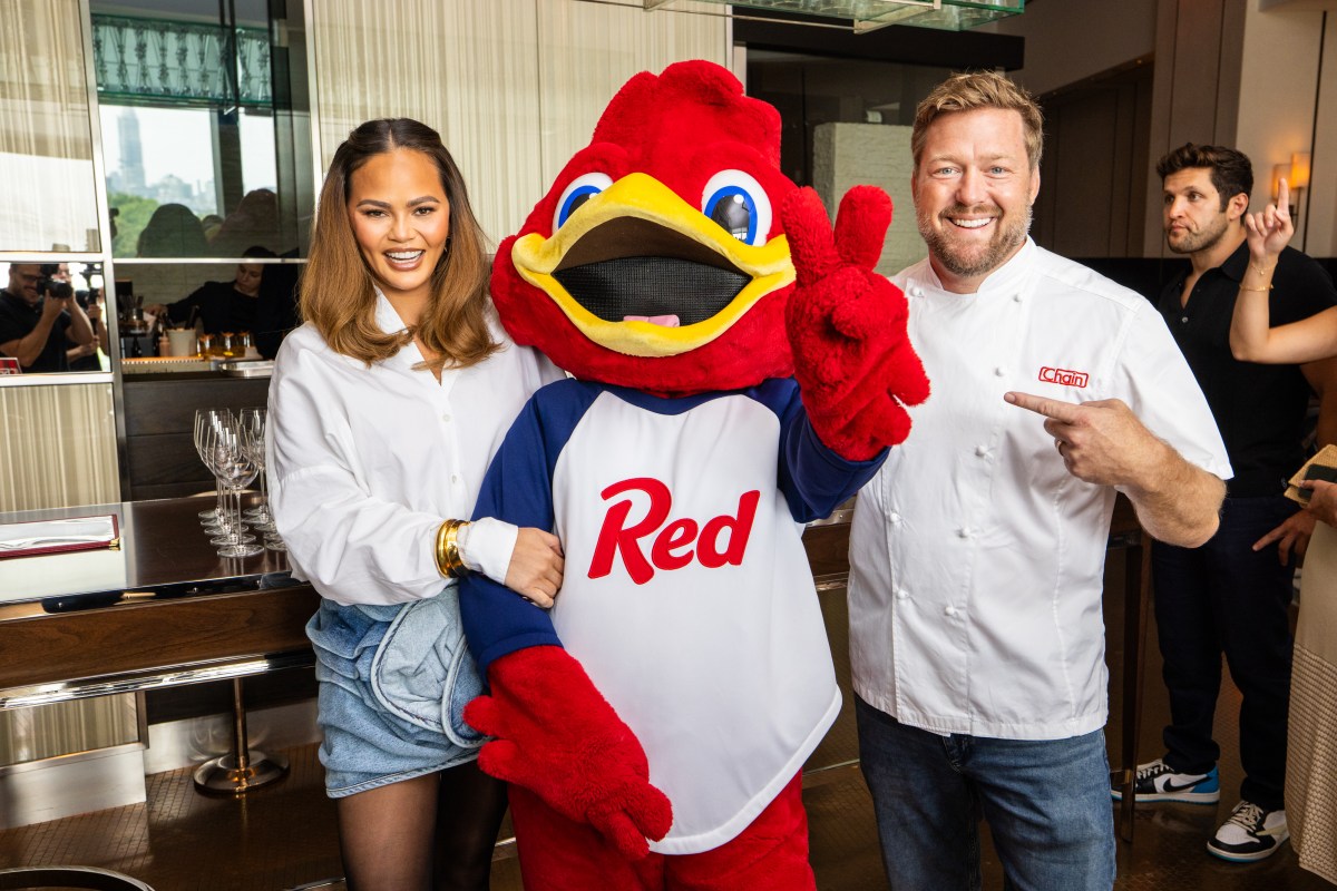 Chain Investor, Chrissy Teigan, and Michelin-starred Chef Tim Hollingsworth with Red from Red Robin