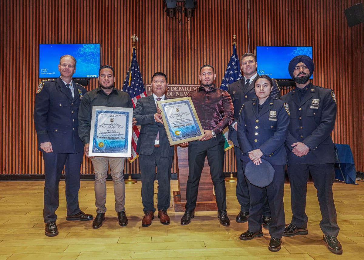 Migrants and police officers honored for saving a woman in Queens