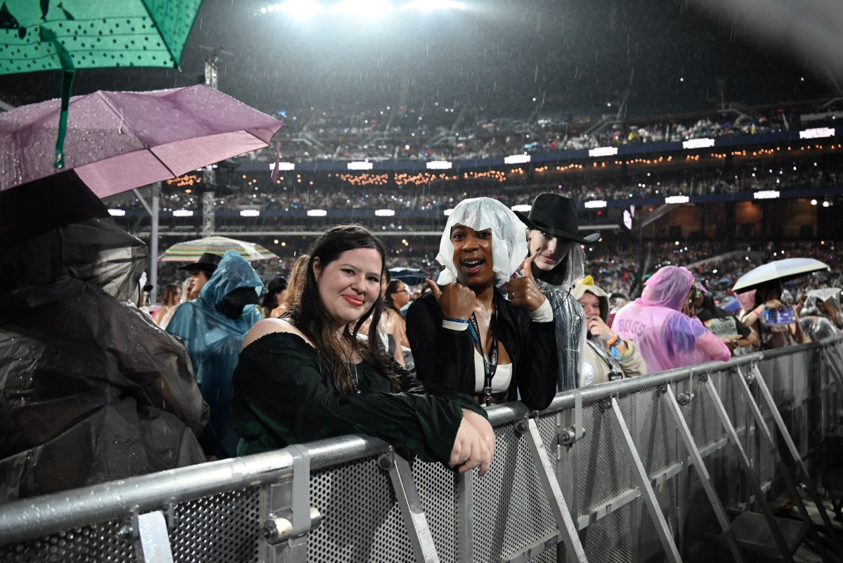 Fans tried their best to stay dry at the ATEEZ show, but got soaked regardless.