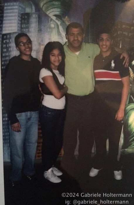 Gilson Garcia (far left), seen here with his sister and father in an undated photo, died of a fentanyl overdose on Oct. 31, 2022, in a cell at the Anna M. Kross Center while his brother Gilberto Garcia (far right), tried to safe his life.