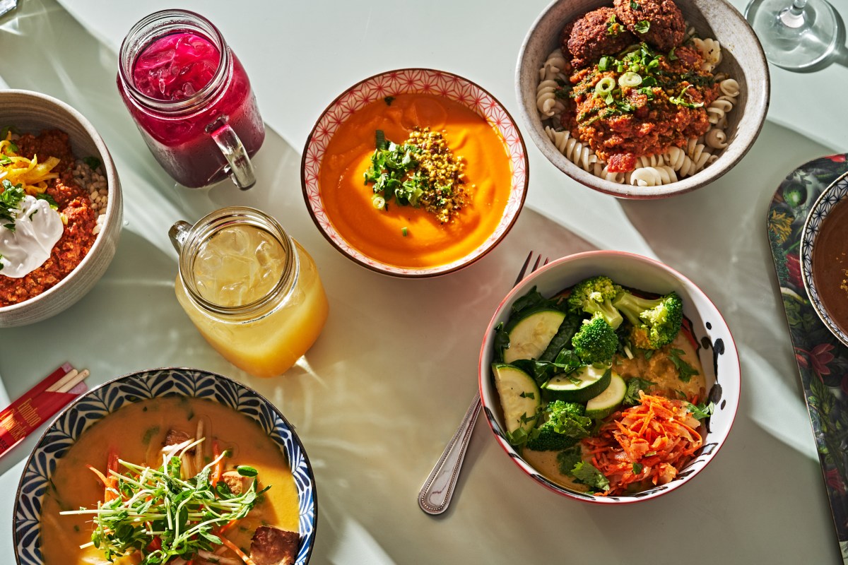 Le Botaniste meals laid out on a table