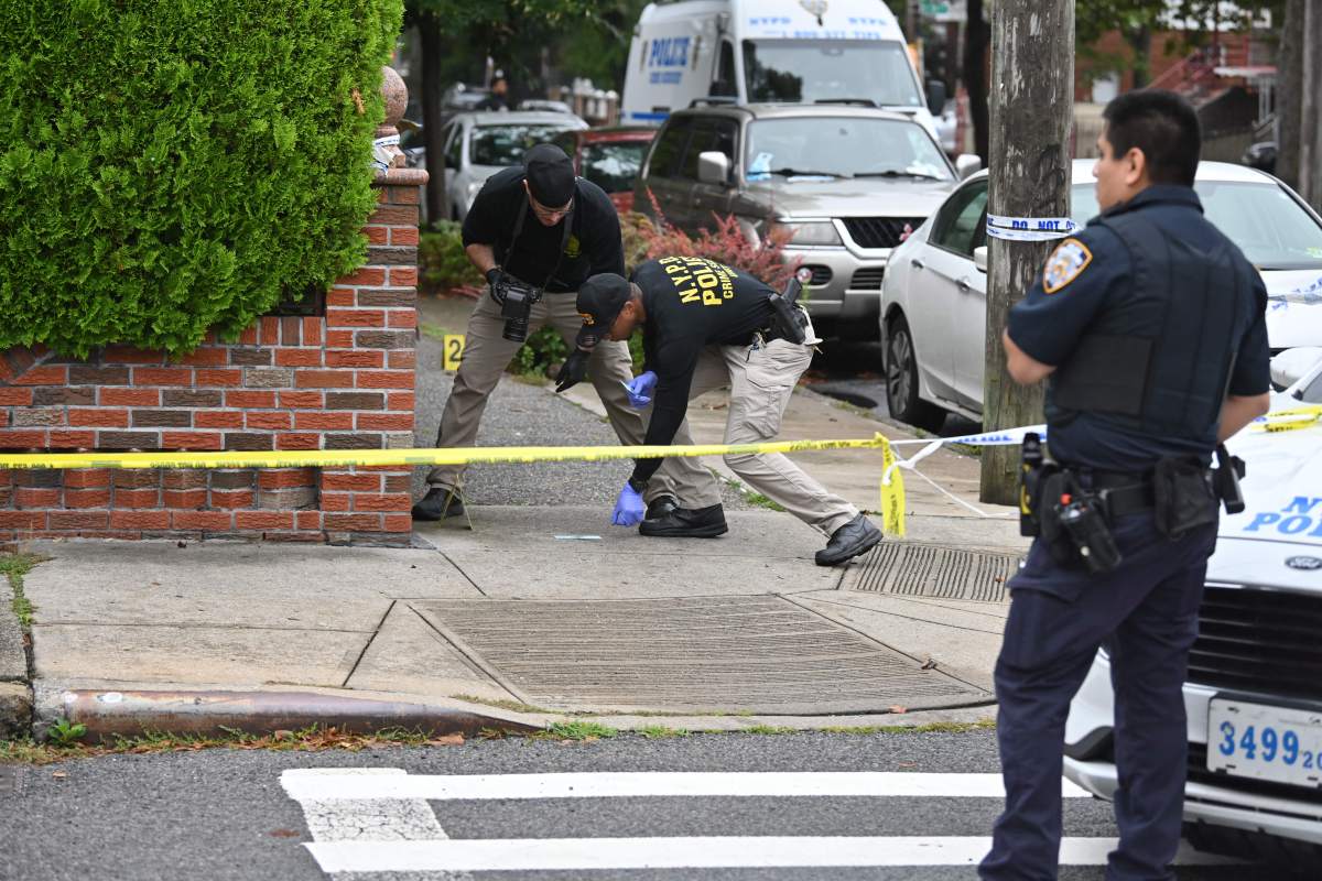 Brooklyn police investigate scene where man was stabbed dead