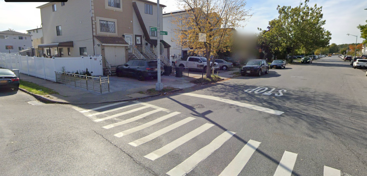 Staten Island houses at an intersection