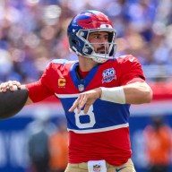 Daniel Jones throws a pass during the Giants' Week 1 loss against the vikings