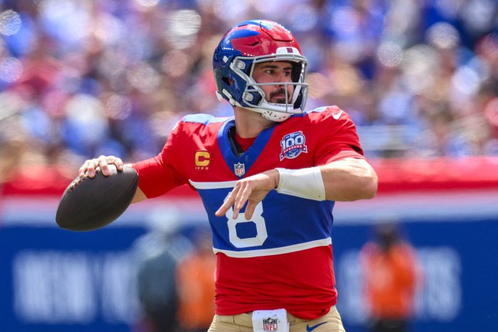 Daniel Jones throws a pass during the Giants' Week 1 loss against the vikings