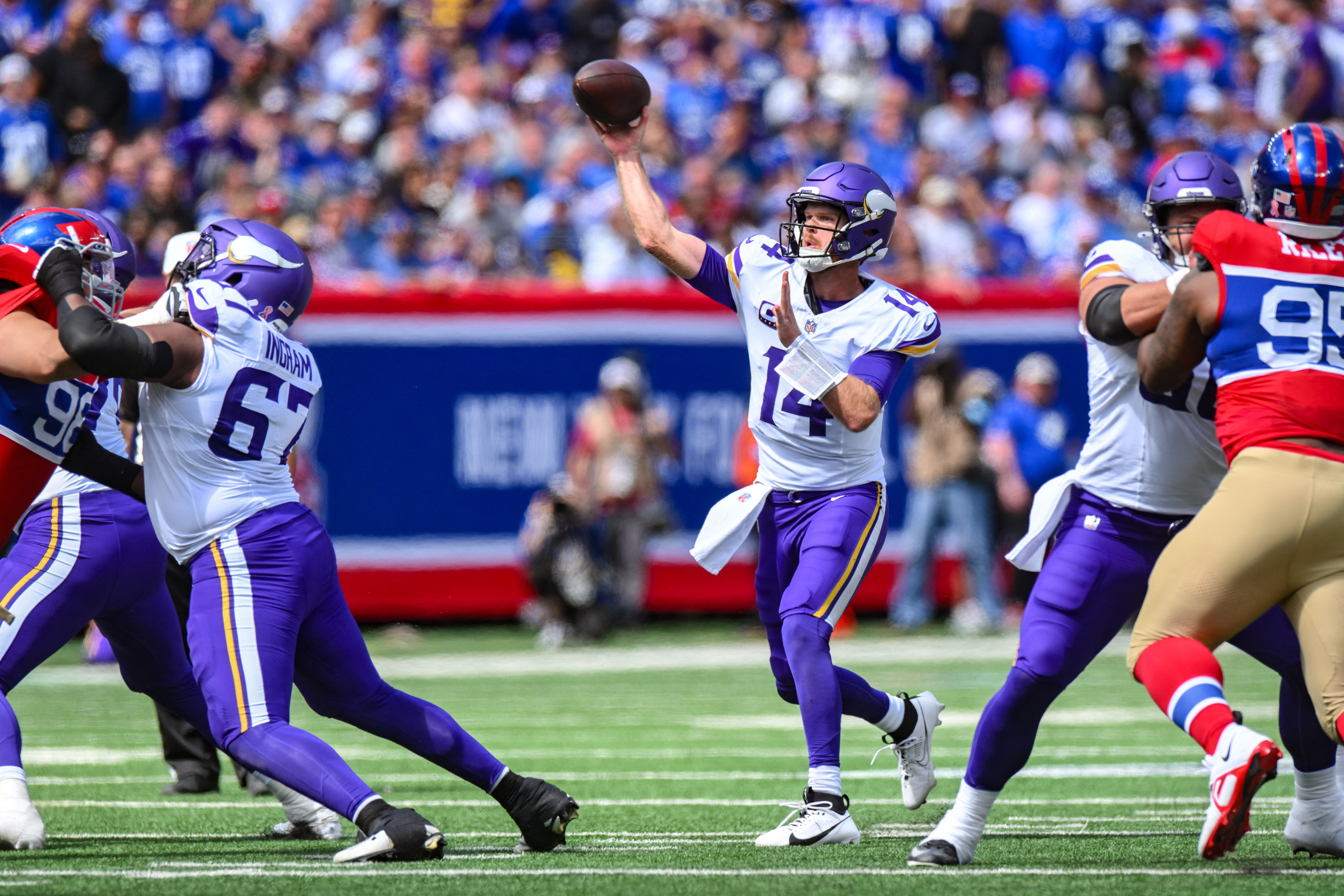 Sam Darnold throws a pass vs. the Giants