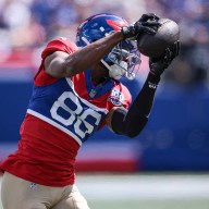 Darius Slayton injury Giants receiver catches ball