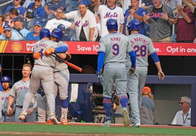 Mets celebrate Francisco Alvarez home run Lindor Nimmo Martinez