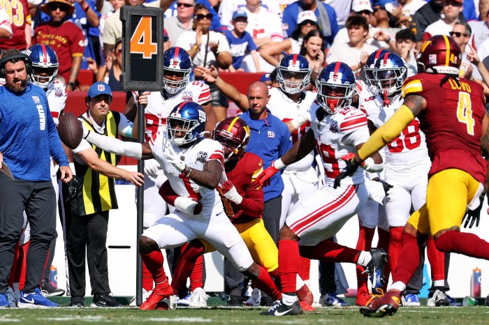 Giants WR Malik Nabers signals for a first down