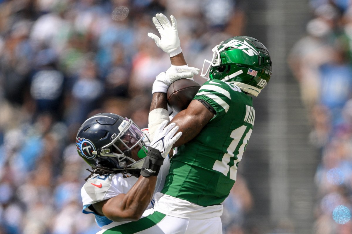 Allen Lazard makes a catch Jets Titans