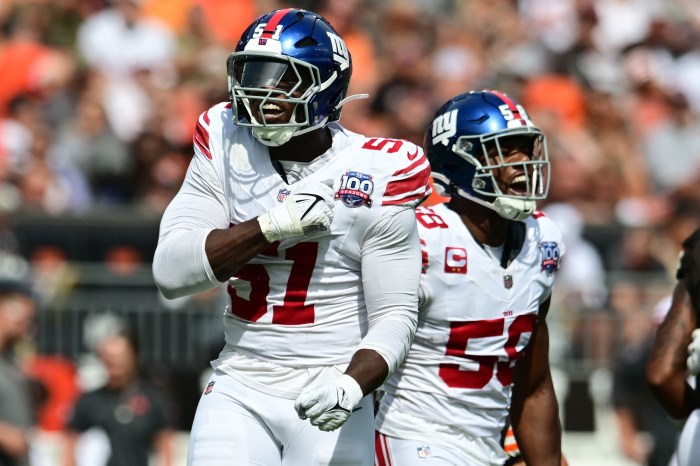 Giants defense Azeez Ojulari