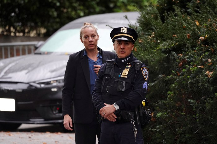 Federal agent and police officer at Gracie Mansion